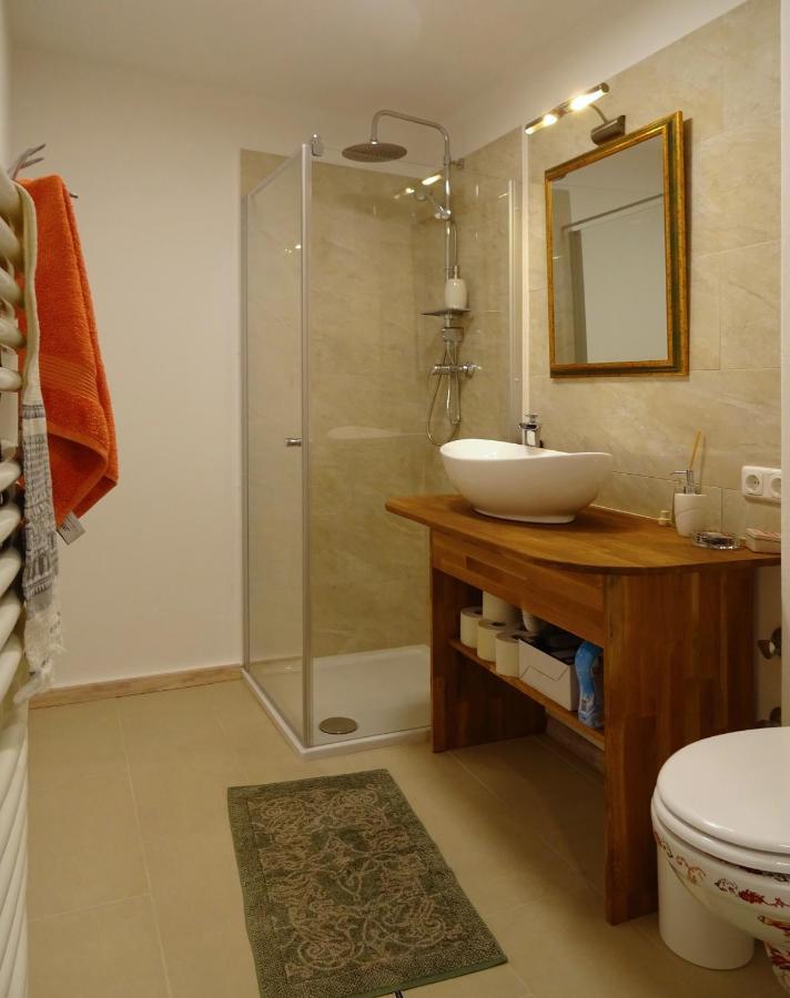 Homely Apartment In The Center With Garden View Gmunden Luaran gambar