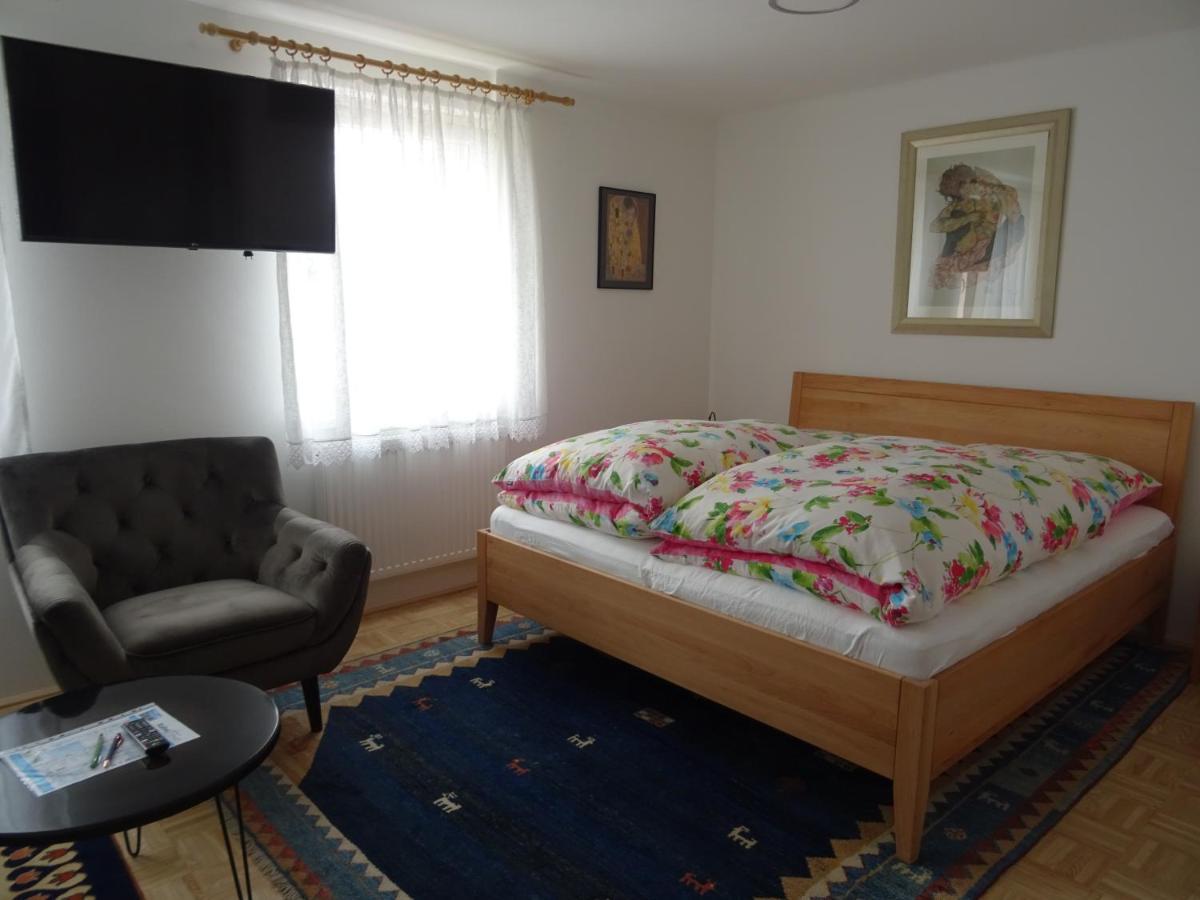 Homely Apartment In The Center With Garden View Gmunden Luaran gambar
